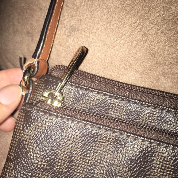 Authentic Michael Kors crossbody - Picture 2 of 5